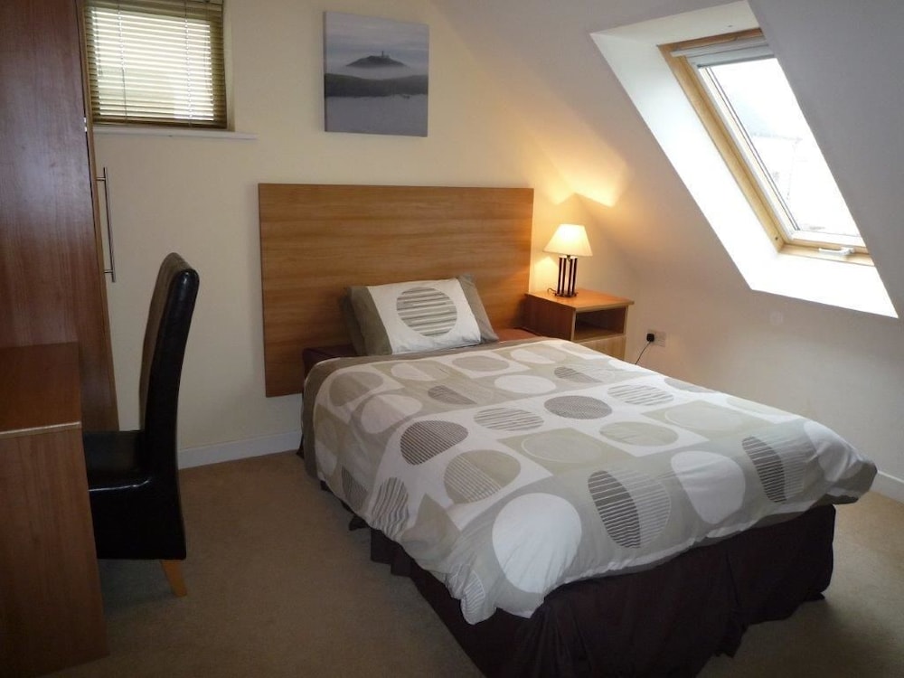 House, 4 Bedrooms photo 2