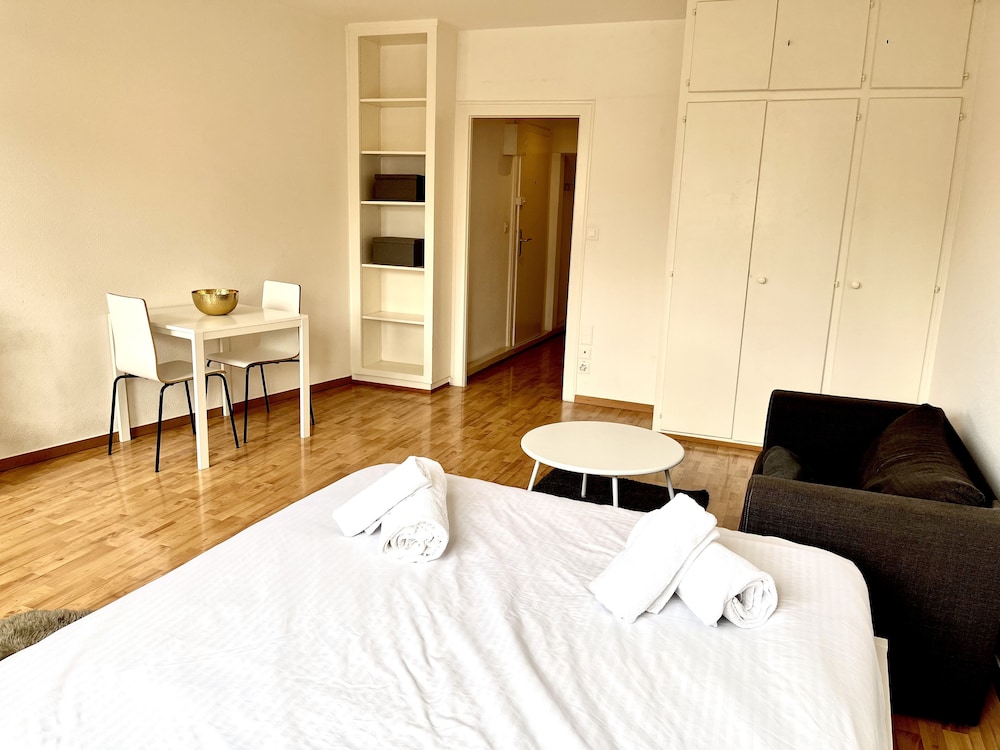 Apartment photo 2