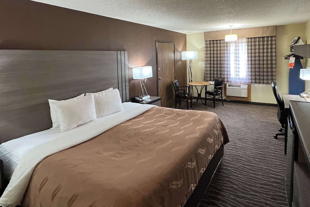 Standard Room, 1 King Bed, Non Smoking - Photo 2