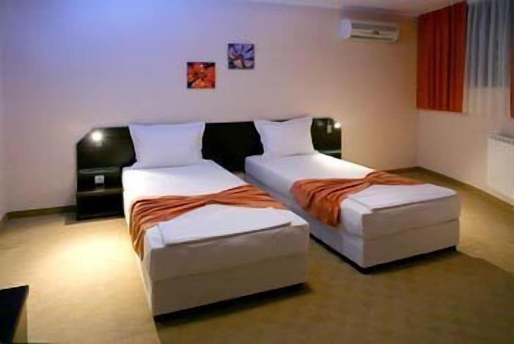 Classic Double or Twin Room photo 2