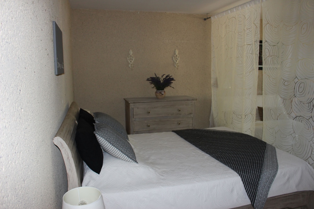 Family Room, 1 Bedroom photo 2