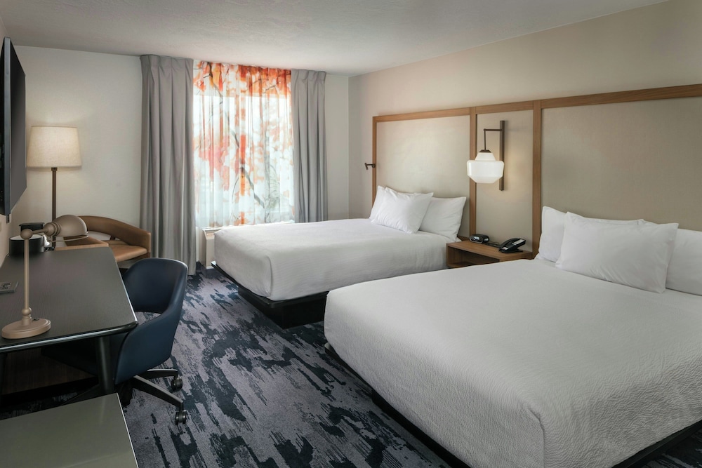 Room, 1 Double Bed (Mobility Accessible, Roll-in Shower) photo 1