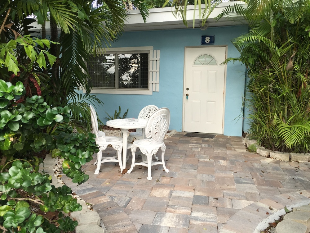Classic Room, 2 Queen Beds, Garden View