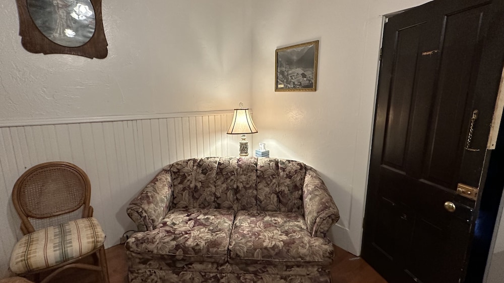Premium Double or Twin Room, Multiple Beds, Ground Floor (Room 9) photo 3