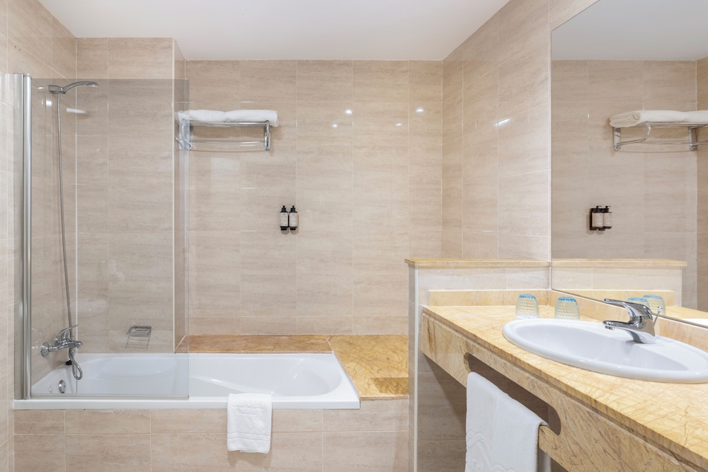 Superior Room ( 3 Adults ) - Photo 4