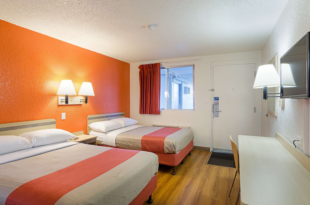 Deluxe Room, 2 Double Beds, Non Smoking, Refrigerator photo 2