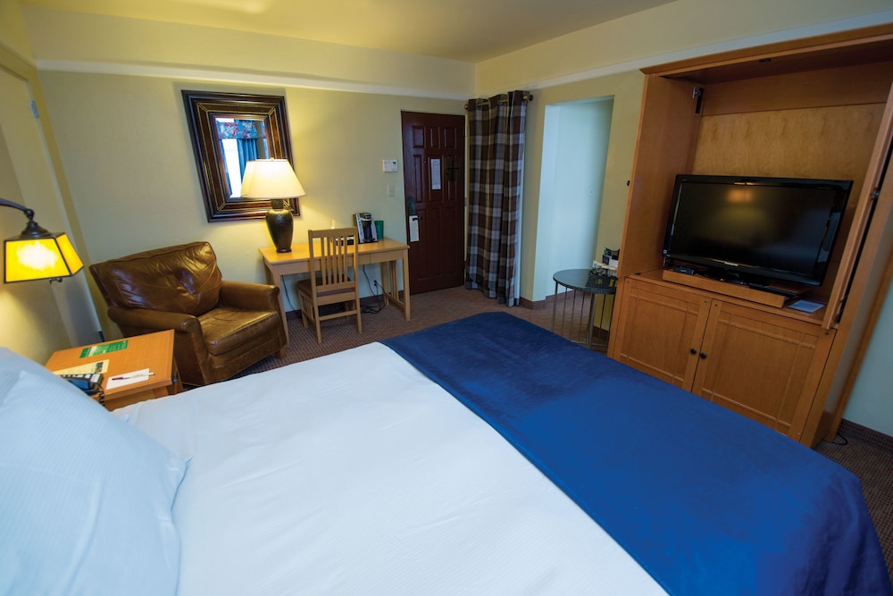 Standard Room, 1 Queen Bed Street Level photo 2
