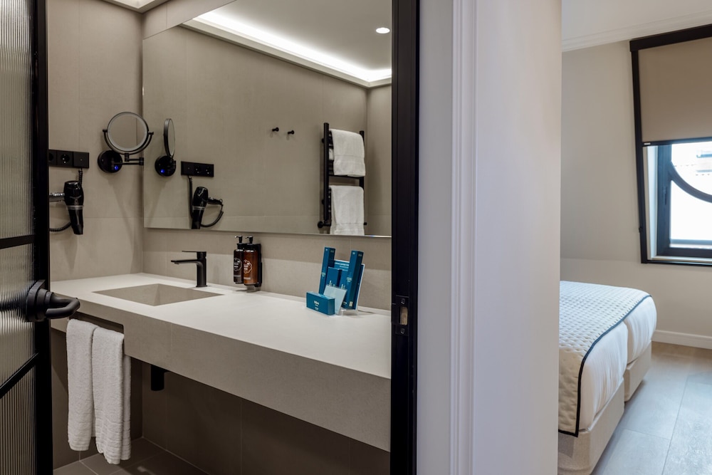 Deluxe Room - Photo 8
