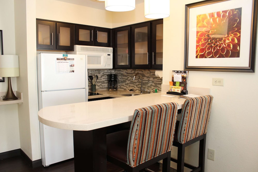 Suite, Multiple Beds (Two Bedroom) - Photo 6