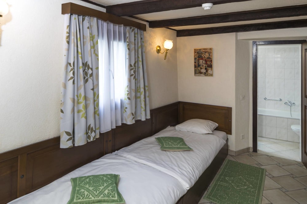 Classic Triple Room - Photo 3