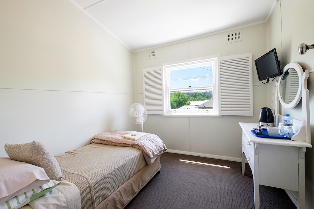 Superior Room, 1 King Bed, Ensuite photo 2