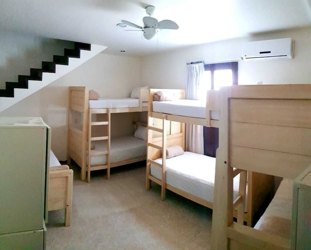 Standard Room, 1 Queen Bed photo 3