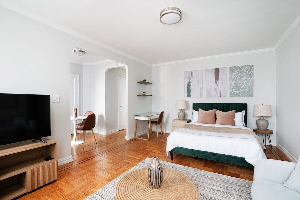 Studio, 1 Queen Bed, Non Smoking, Pets Allowed photo 2
