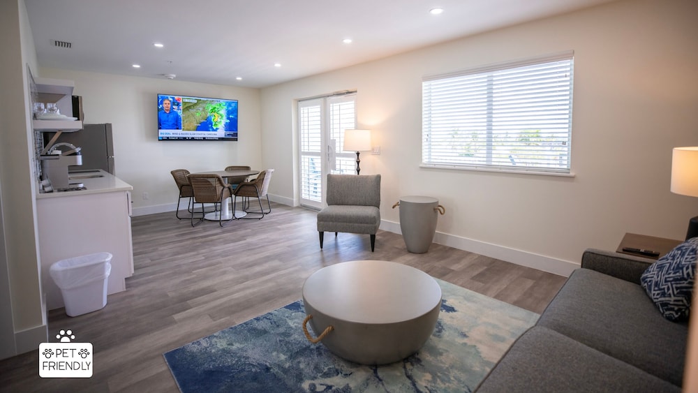 Deluxe Suite, Balcony, Pet Friendly photo 3