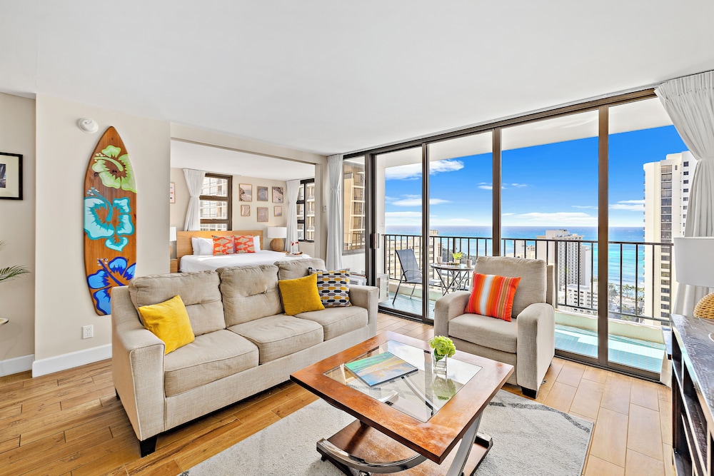Premium Remodeled Condo with Ocean View and Parking: Premium Suite, 1 King Bed with Sofa bed, Balcony, Ocean View (0026) photo
