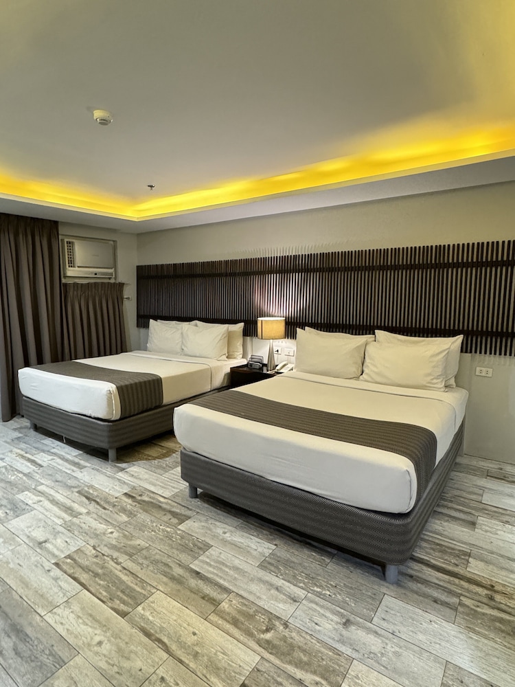 Deluxe Room, 2 Queen Beds photo 2