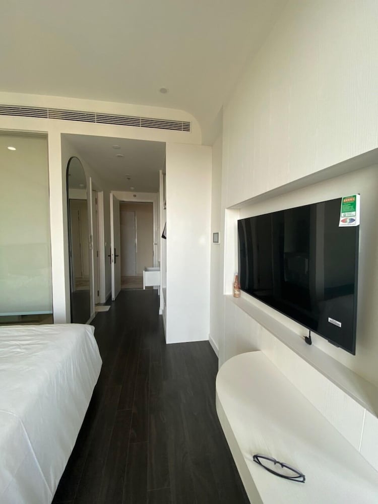 Seaview Fireworks Studio with Balcony - Photo 10