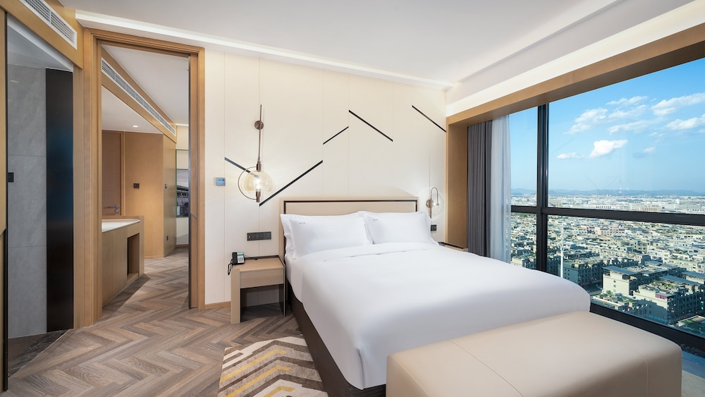 Standard Room, 1 King Bed - Photo 2