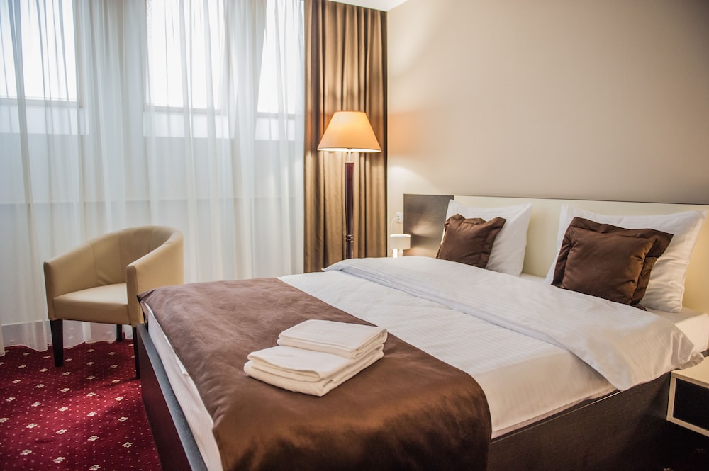 Standard Single Room, 1 Queen Bed