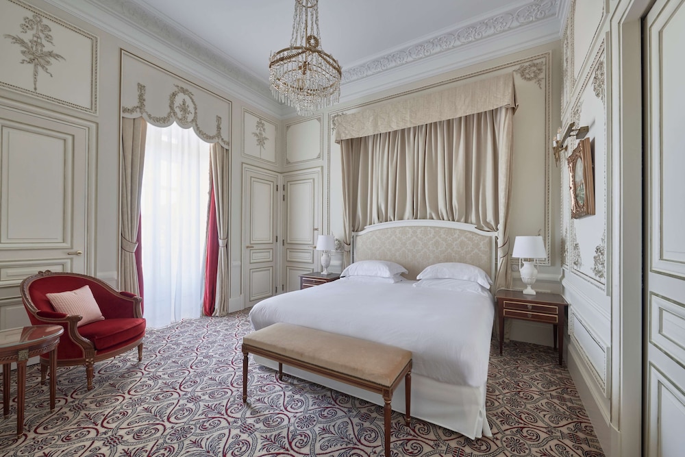 Royal Suite with One King Bed