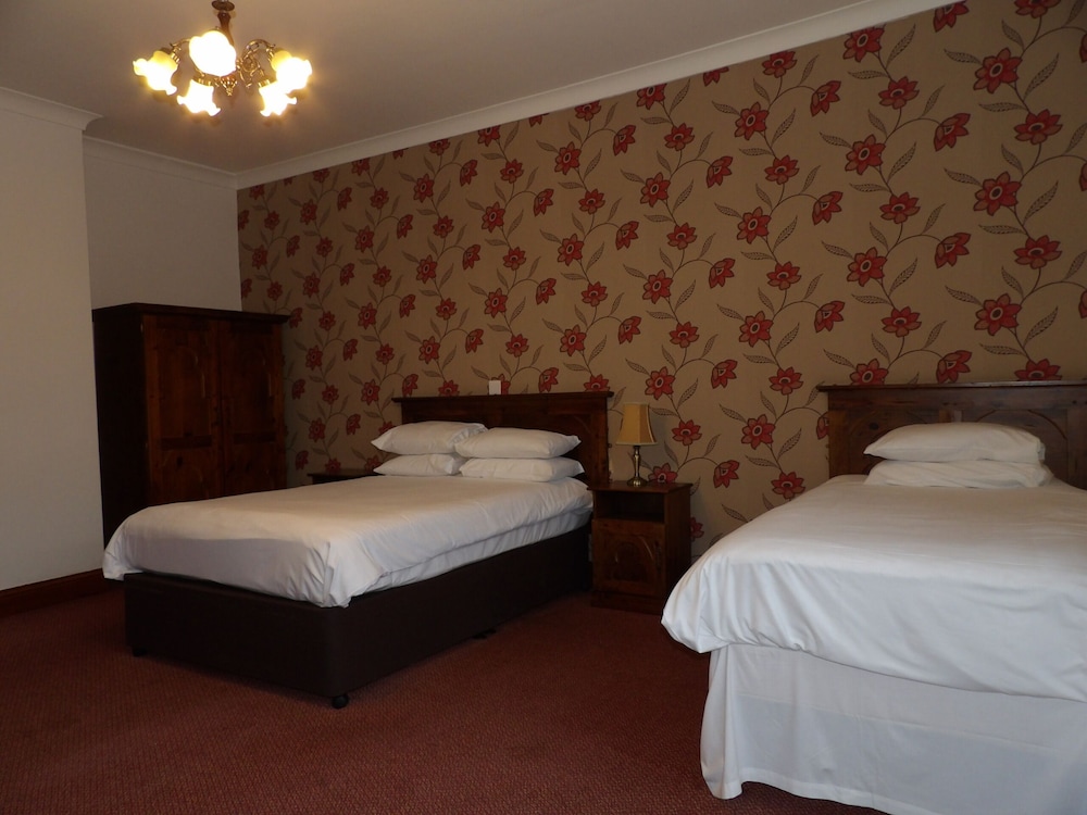 Standard Suite, Ensuite photo 1