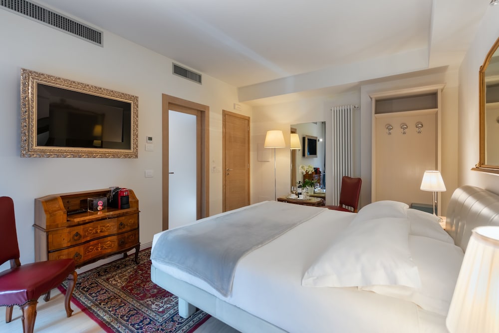 Deluxe Double Room, Courtyard View photo 3