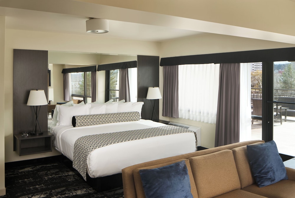 Suite, 1 King Bed (Centennial Trail) photo 3