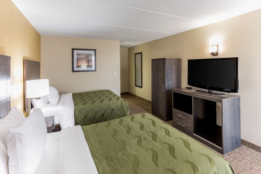 Suite, 2 Queen Beds, Non Smoking (Upgrade) - Photo 2