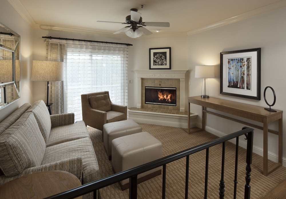 Suite, 2 Queen Beds, Partial Ocean View - Photo 2