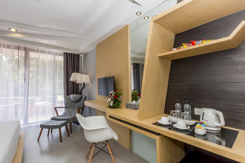 Deluxe Room, 1 Bedroom, Pool Access, Pool View photo 3