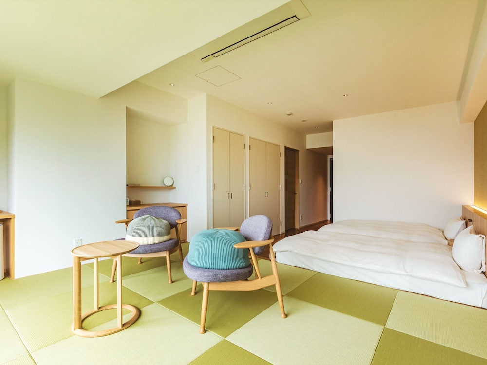 Deluxe Japanese Western-style Room, Non Smoking, Shower only - Photo 17
