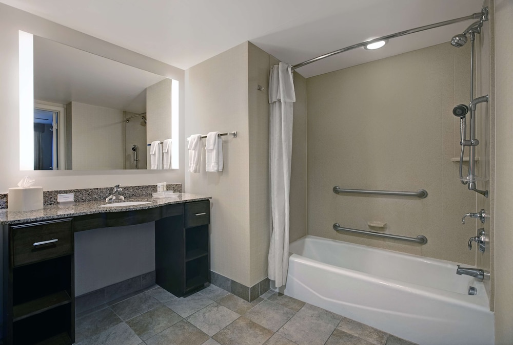 Suite, 1 King Bed, Accessible, Bathtub - Photo 1