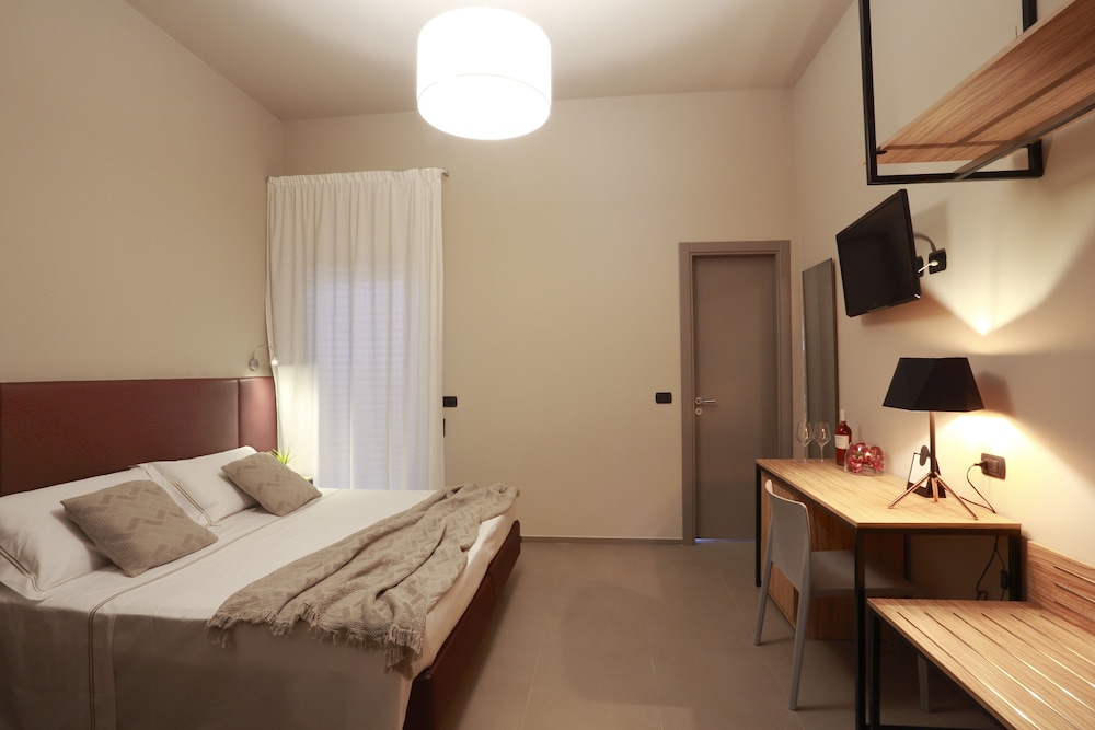 Deluxe Double or Twin Room, 1 Bedroom - Photo 2