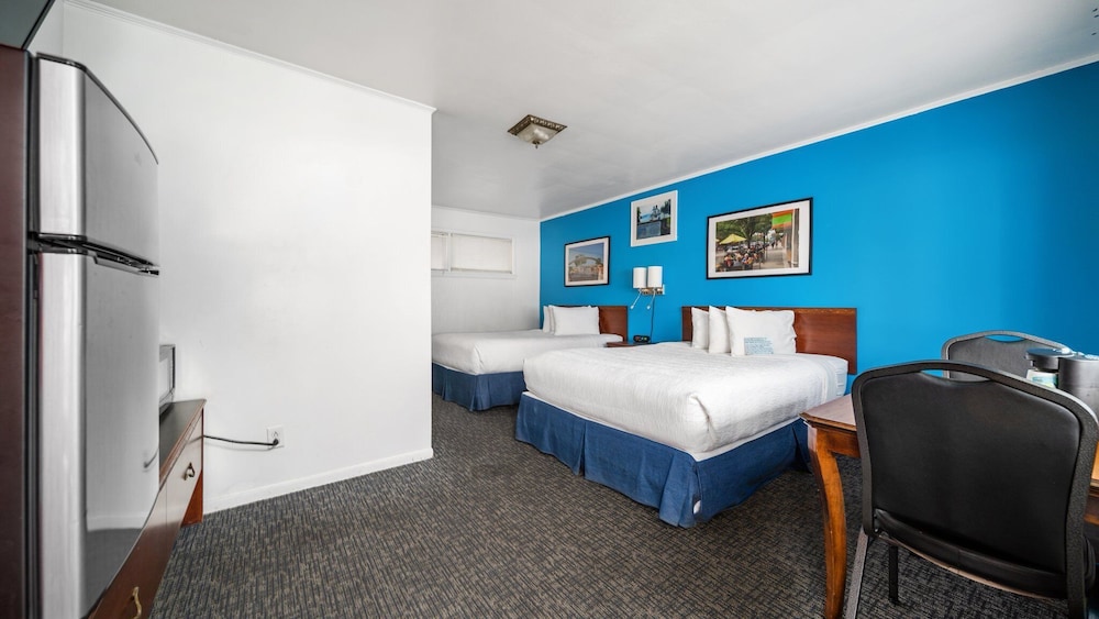 Deluxe Room, 2 Queen Beds (Upper Floor) photo 3