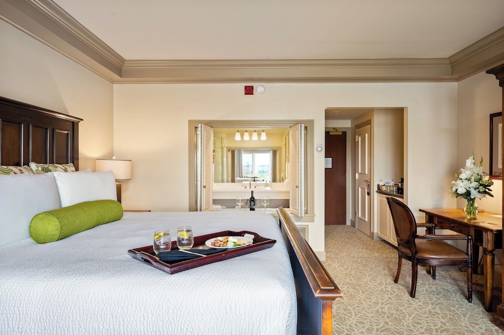 Room, 1 King Bed, Bay View photo 2