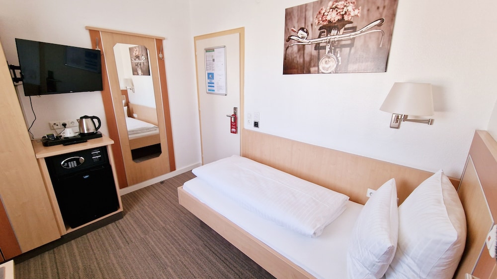 Small Single Room photo 2