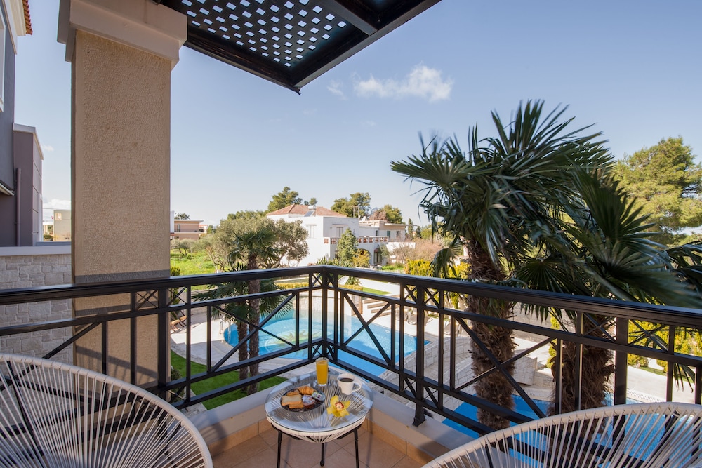 Artdeco Luxury Suites #B2 photo 3