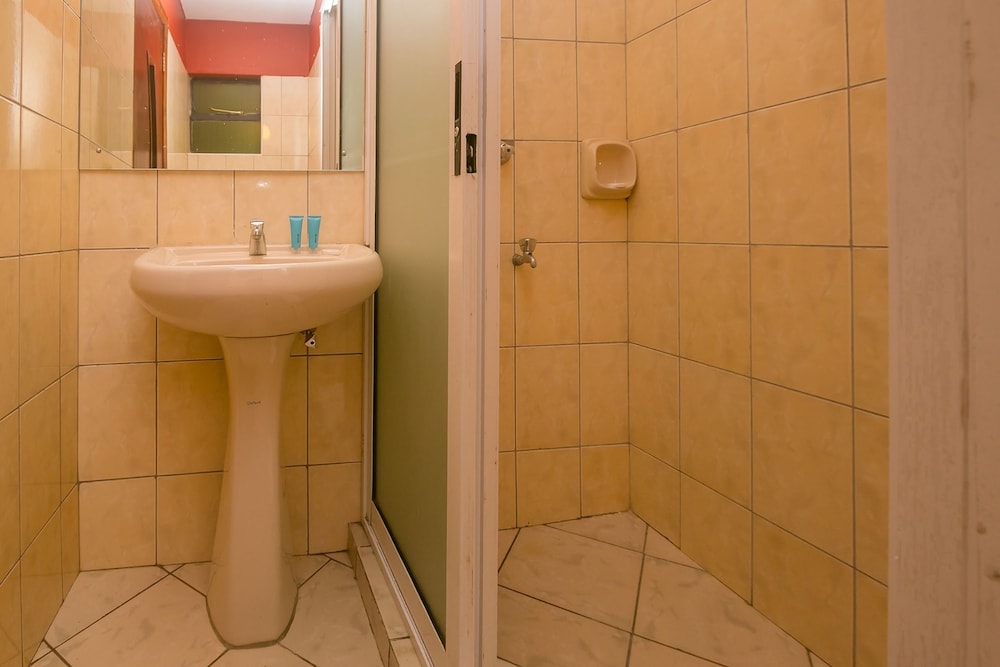 Deluxe Double Room - Photo 23