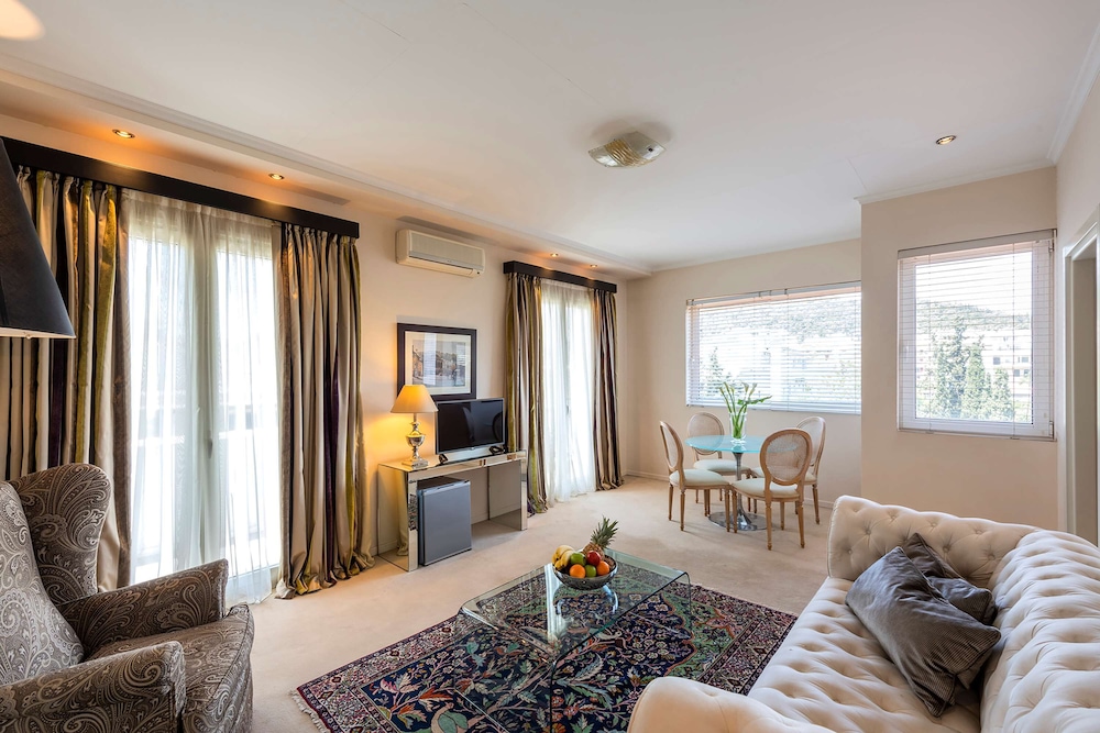 Deluxe Suite, Multiple Beds, Non Smoking, Balcony photo 3