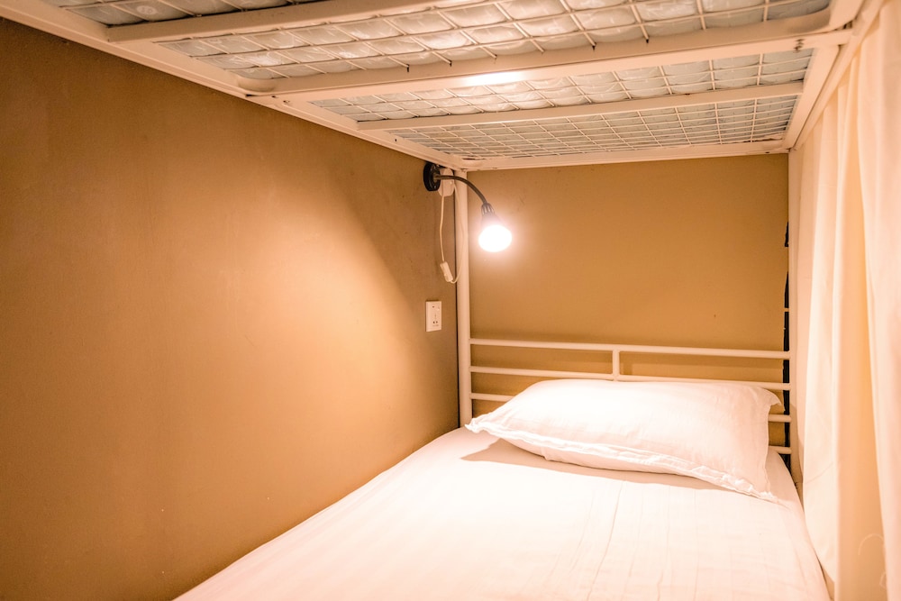 1 Bed in 10 Bed Mixed Shared Room photo 2
