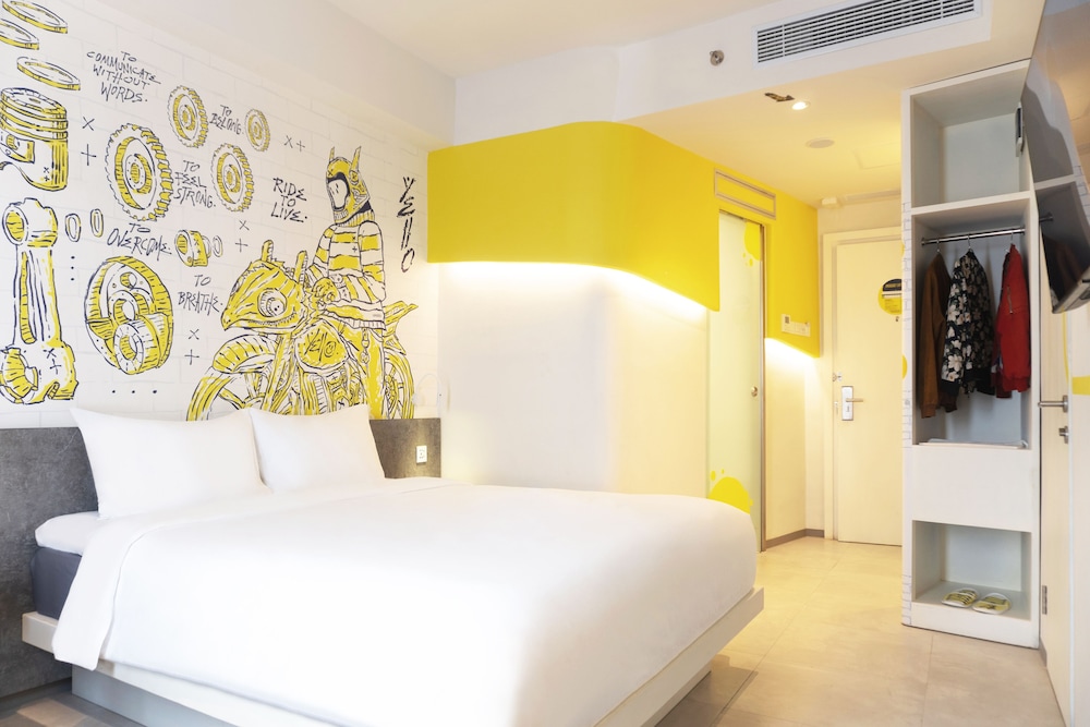 Room (YELLO) - Photo 1