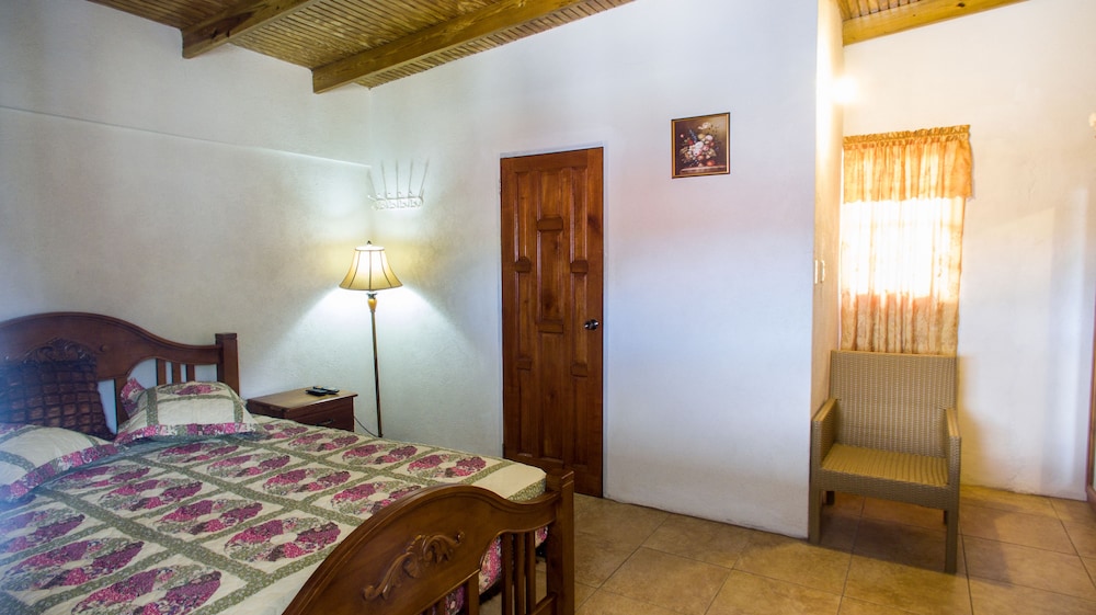 Studio, 1 Queen Bed, Refrigerator & Microwave, Courtyard View photo 1