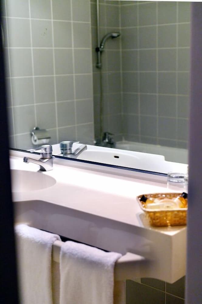 City Room - Photo 10