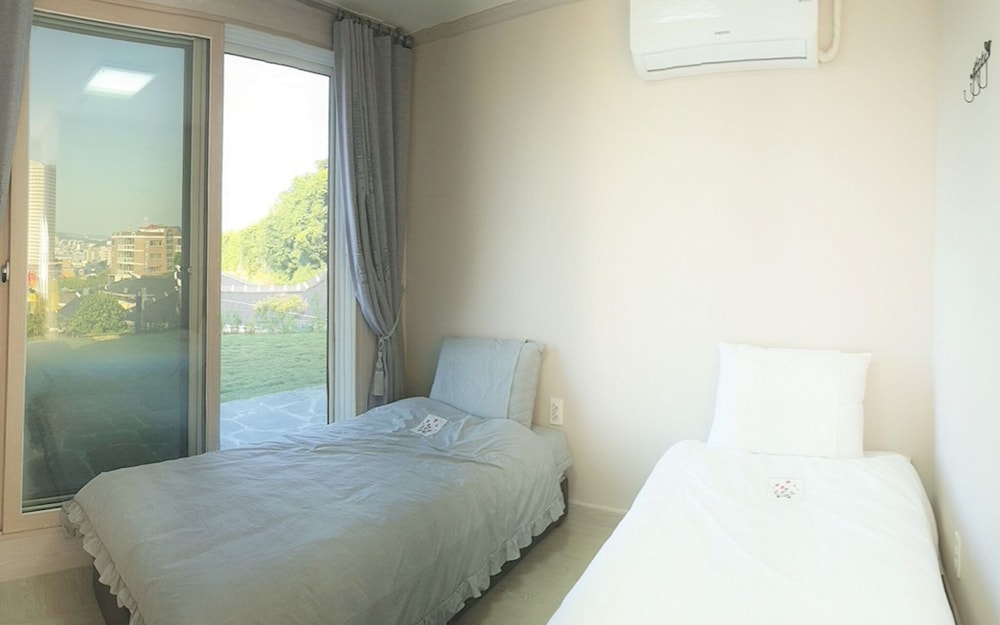 Room (Twin Room) - Photo 12