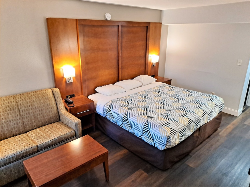 Deluxe Room, 1 King Bed, Non Smoking - Photo 1