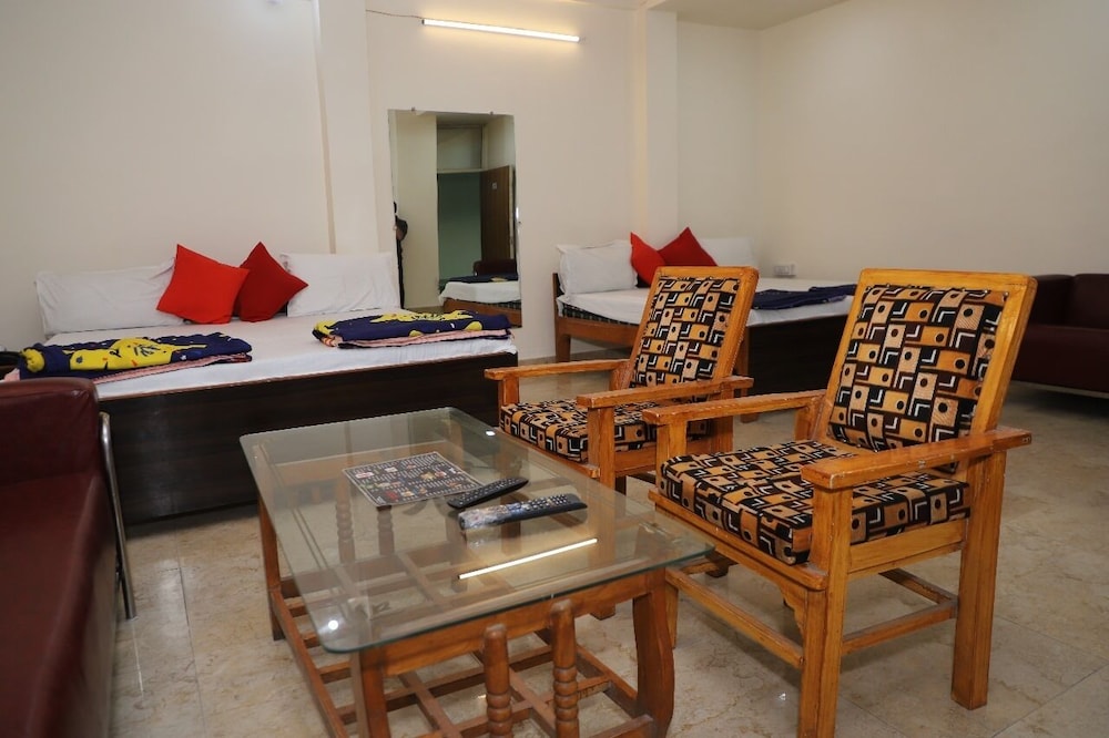 Family Room - Photo 2