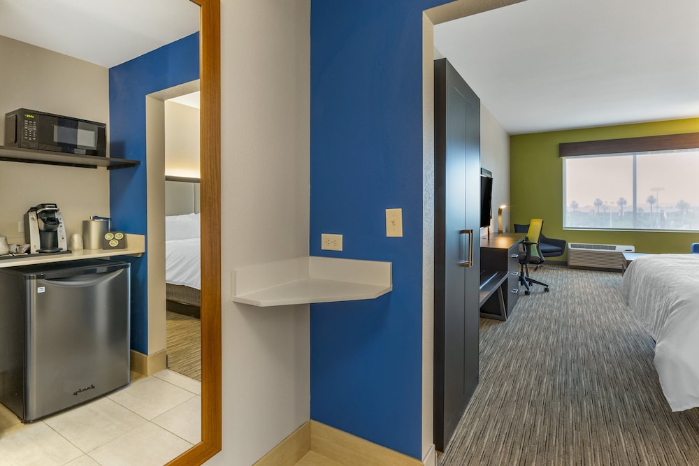 Suite, 1 King Bed (Additional Living Area) - Photo 1