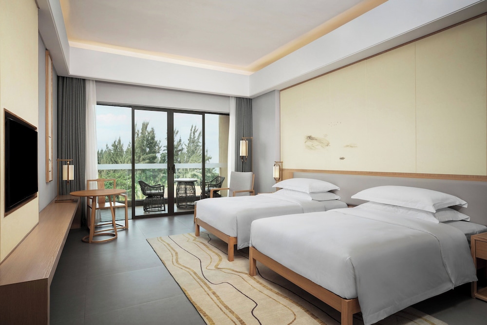 Room, 2 Double Beds, Sea View photo 1