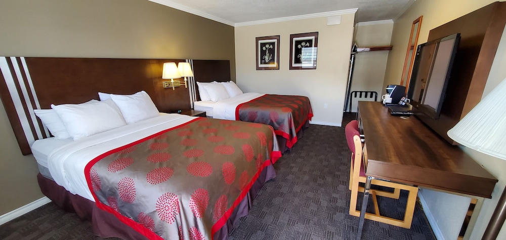 Standard Room, 2 Queen Beds photo 2