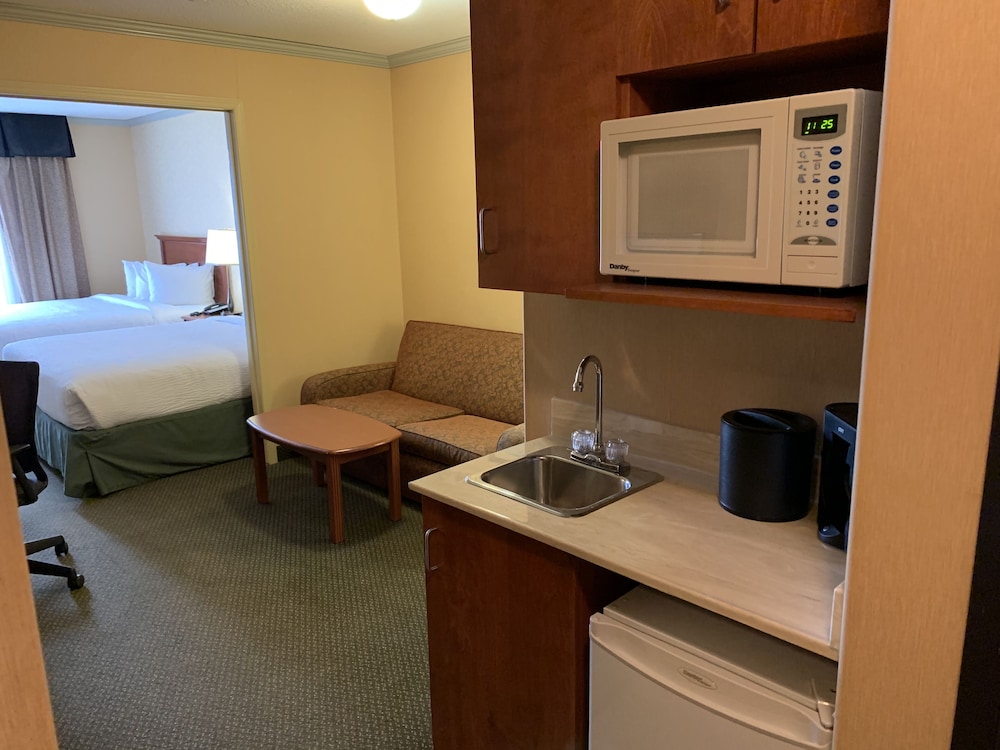 Business Suite, Multiple Beds photo 2